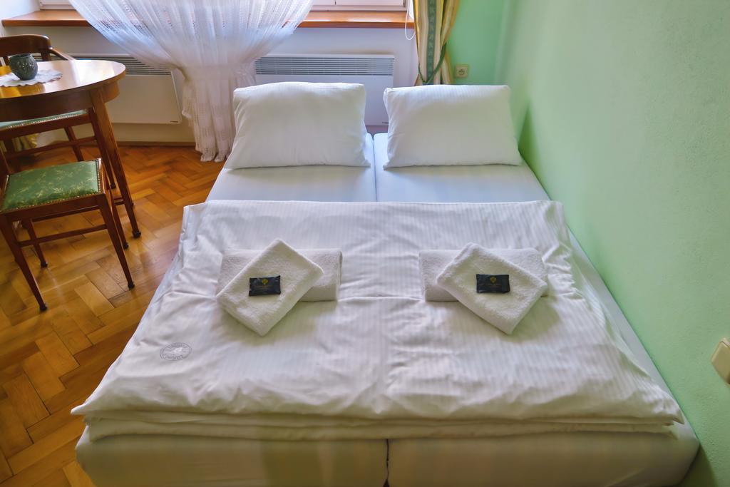 Vinna Kavarna Mikulov Luaran gambar