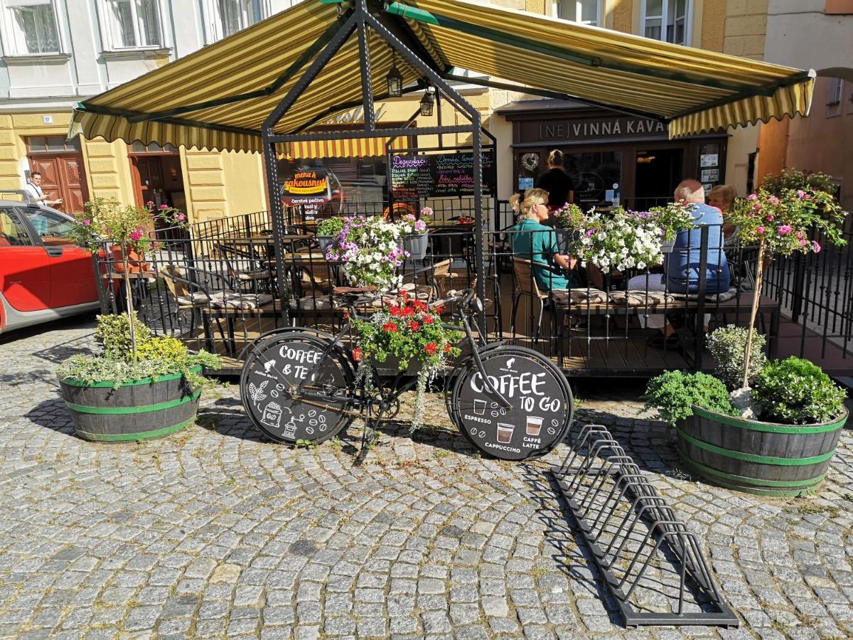 Vinna Kavarna Mikulov Luaran gambar